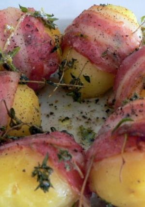 Une photo de Pommes de terre à la poitrine fumée cuites à la vapeur