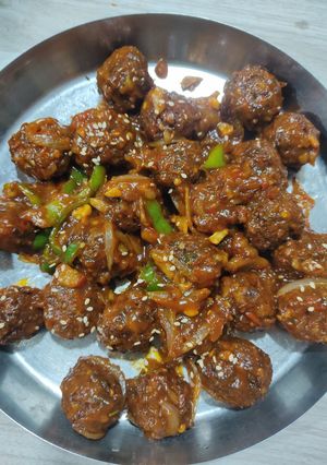 A picture of Vegetable Manchurian.