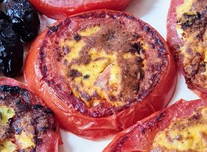 Una foto de Tortitas de tomate sin gluten 🍅 Mini omelettes de tomate
