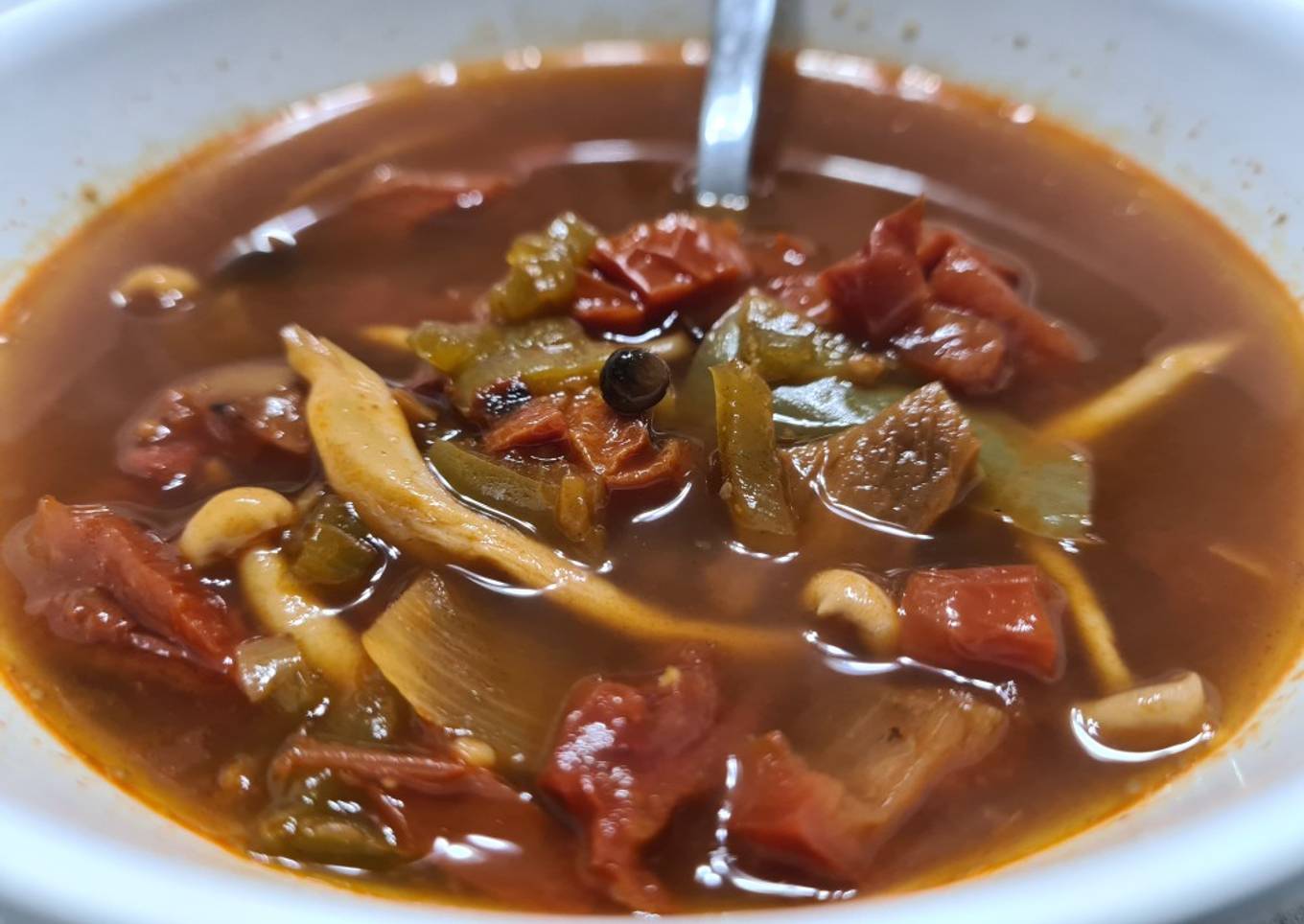 Sopa de verduras y setas