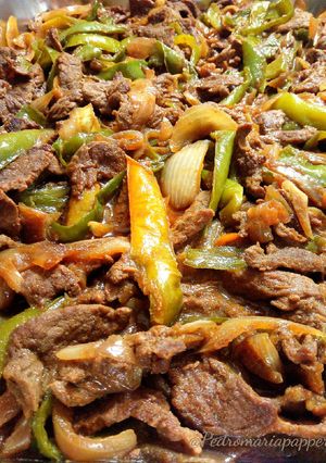 Una foto de Ternera con pimientos. Receta china.(Thermomix)