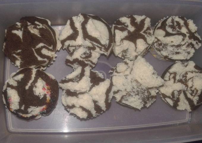 Resep: Bolu kukus zebra air kelapa Yang Mudah