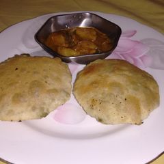 A picture of Matar kachori.