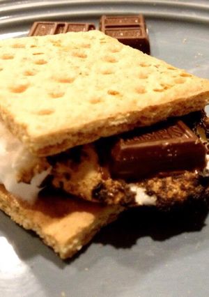 รูปของ S’mores แครกเกอร์สอดไส้ช็อกโกแลตสุดฟิน