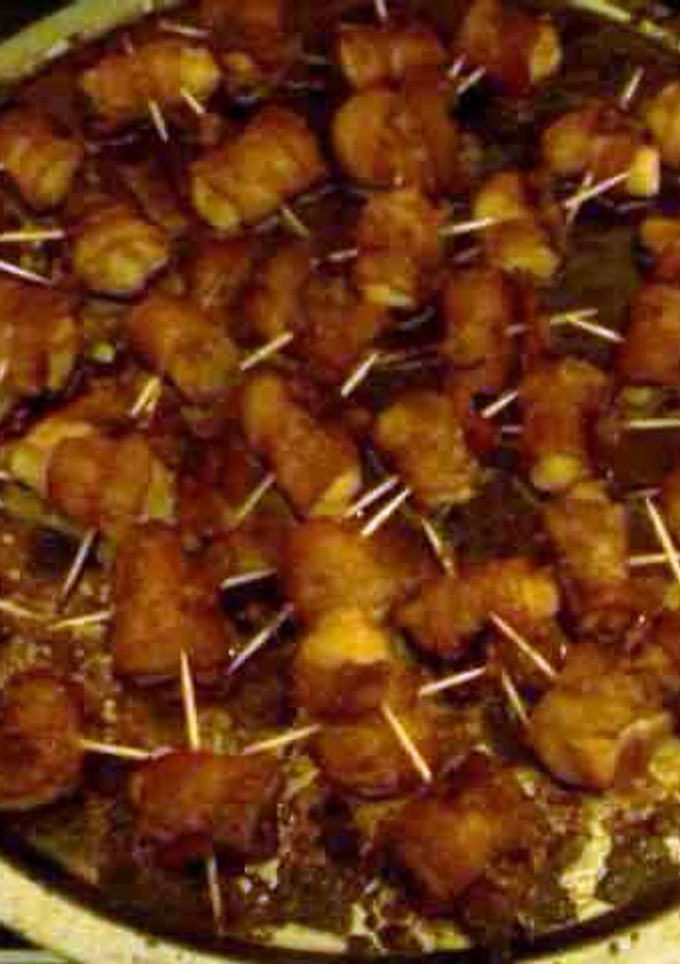 A picture of Bacon wrapped chicken.