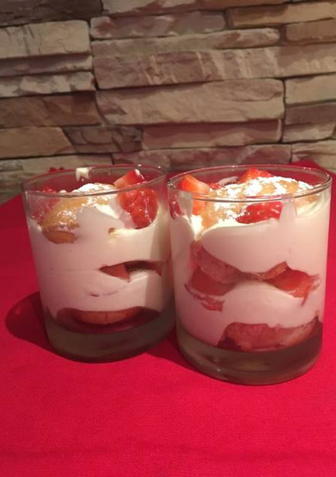 Una foto de Tiramisú con fresas