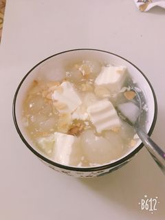 Hình của món Chè khúc bạch tan chảy trong miệng.