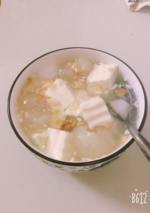 Hình của món Chè khúc bạch tan chảy trong miệng.