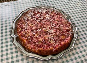 Une photo de Tarte sans pâte aux amandes et groseilles rouges