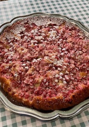 Une photo de Tarte sans pâte aux amandes et groseilles rouges