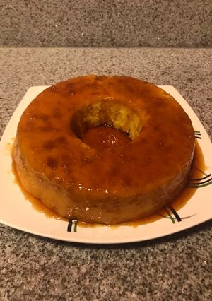 Una foto de Budín de pan sin horno 😋
