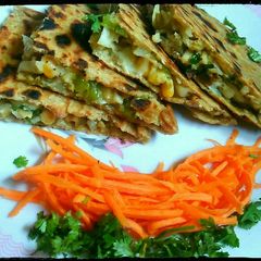A picture of Brown Pizza Paratha.