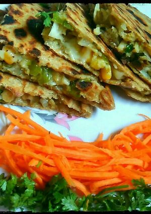 A picture of Brown Pizza Paratha.