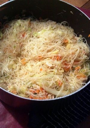 A picture of Pancit.