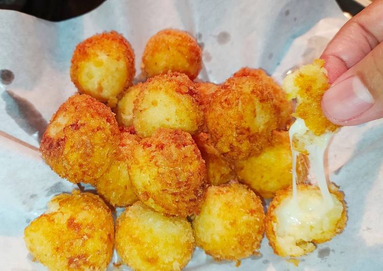 Mozarella potato balls