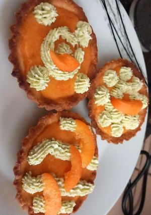 Une photo de Tartelettes abricots pistaches