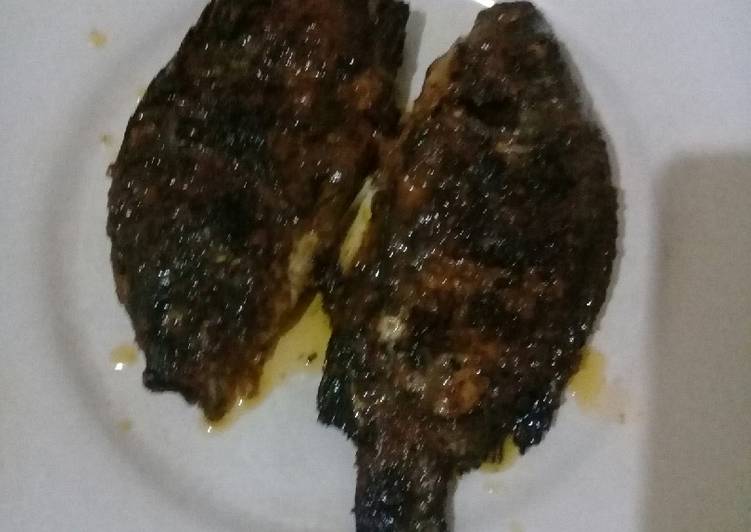 Bagaimana Membuat Ikan bakar yang Bisa Manjain Lidah