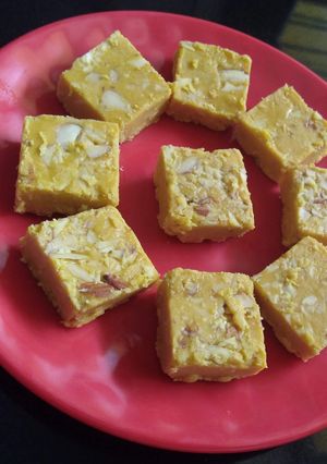 बेसन मावा बर्फी (besan mava barfi recipe in marathi) रेसिपी चे मुख्य फोटो 