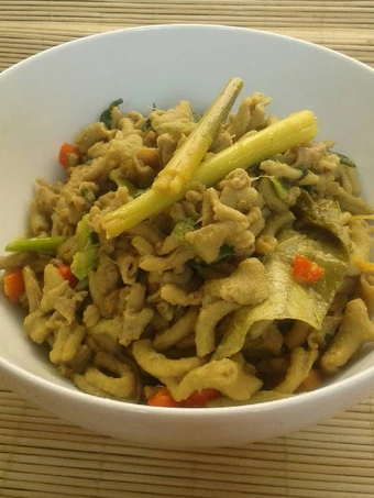 Langkah Gampang Menyiapkan Resep Usus Ayam Bumbu kuning yang Uenak Anti Ribet, Bikin Ngiler