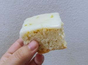 Una foto de Cuadraditos de limón 🍋