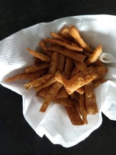 नमकपारे (Namakpare recipe in Hindi) रेसिपी मुख्य फोटो