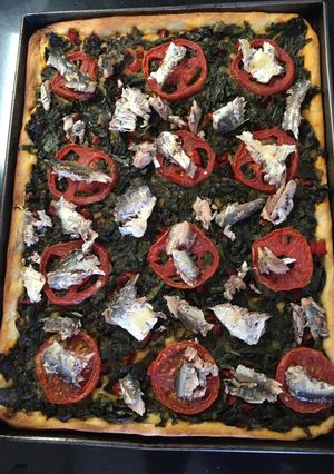 Una foto de Coca de acelgas y sardinas