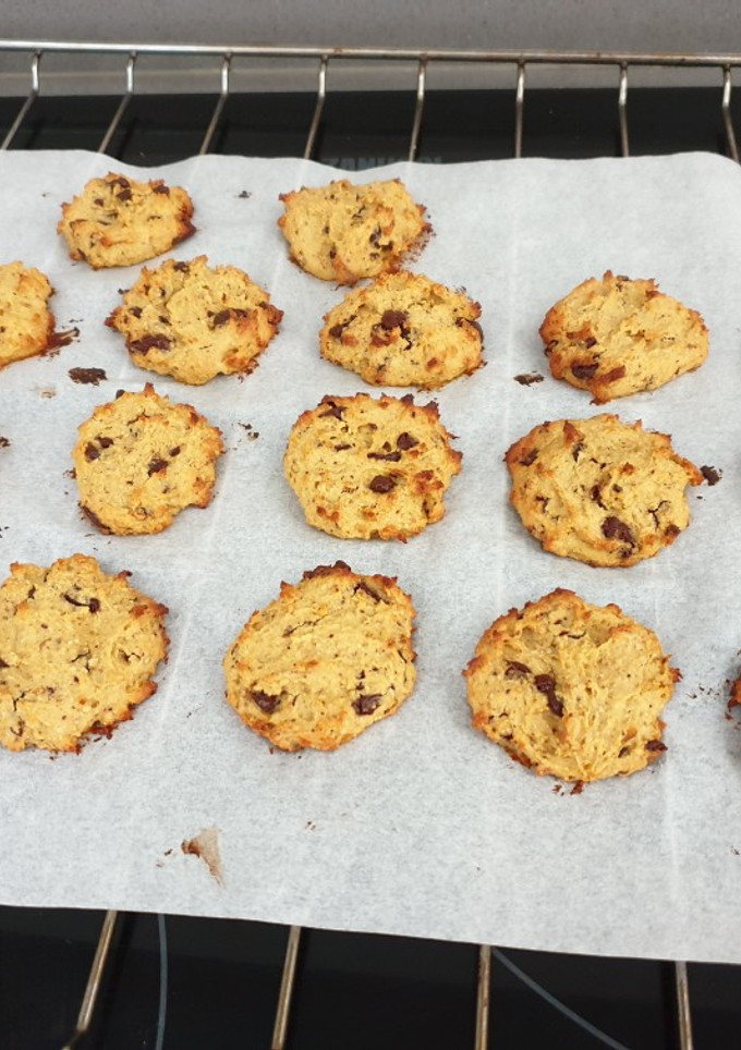 Una foto de Galletas de harina de garbanzo con chocolate