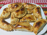 Empanadas con 2 costeletas que quedaron del Medio día ♡