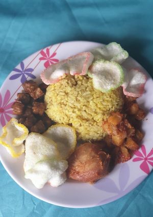 Foto resep Nasi Kuning Rice Cooker (bumbu instant nasi kuning)