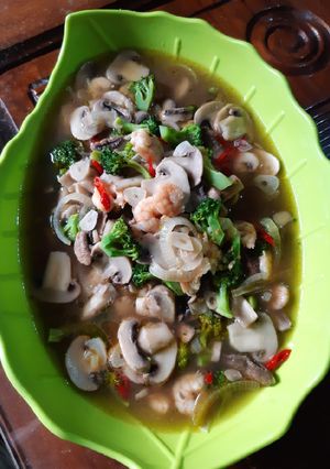 Foto resep Tumis brokoli jamur udang saus tiram ala mom's nduts😘