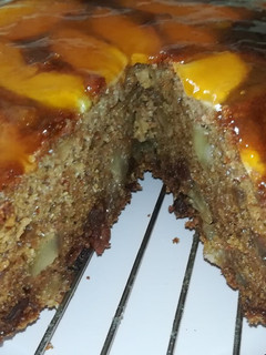 Una foto de Bizcocho integral con azúcar morena de caña, manzana y pasas
