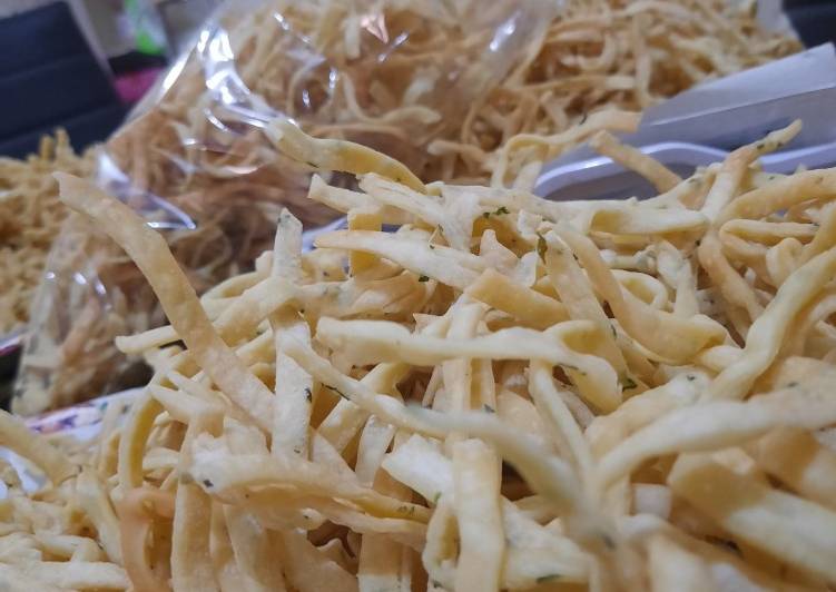 Resep Kue bawang padang gurih dan wangi Anti Gagal