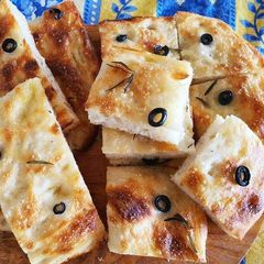 Fluffy Focaccia 🫓 A picture of Fluffy Focaccia 🫓.