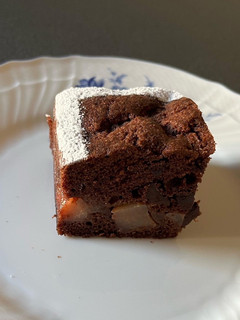 Foto di Torta quattro quarti con pere al vino rosso e cacao