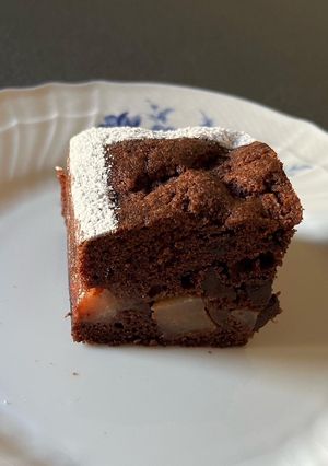 Foto di Torta quattro quarti con pere al vino rosso e cacao