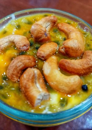 Hình của món Sữa chua trộn chuối, chanh dây.