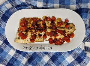 Foto di Filetto di lampuga o (capone) con datterini