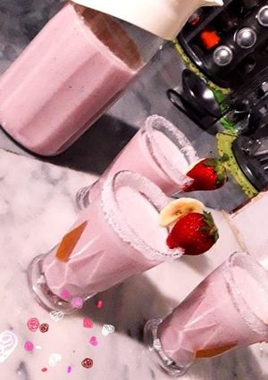 صورة لوصفة عصير الفراولة و الموز روعة 🍹😋😋