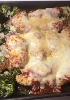 A picture of Sheet-Pan Chicken Parmesan.