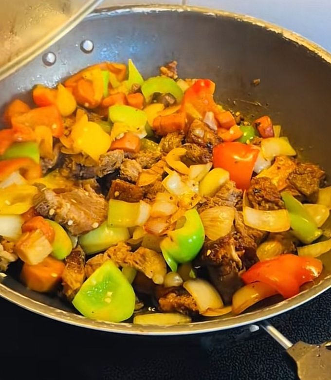 Foto de Carne estufada com legumes