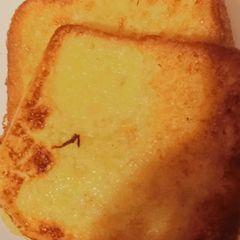 A picture of French toast (without milk).