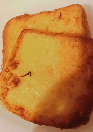 A picture of French toast (without milk).