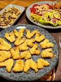 Idea de cena: kokotxas de merluza con champiñones al ajillo y ensalada de pimientos y más cositas