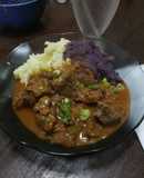 Goulash con puré de papas y batatas