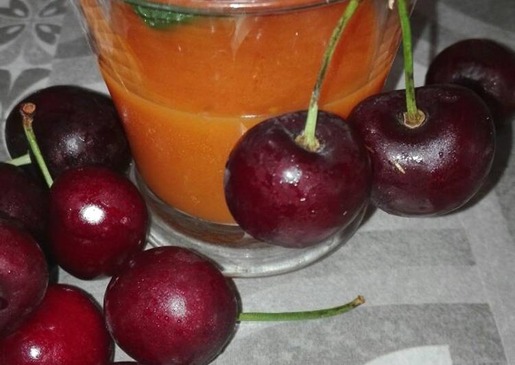 Gazpacho de cerezas y tomate