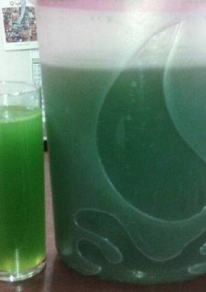 Una foto de Agua fresca de espinaca y limón