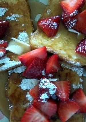 A picture of Mama's Café French Toast.
