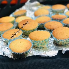 A picture of Vanilla cupcake 🧁.