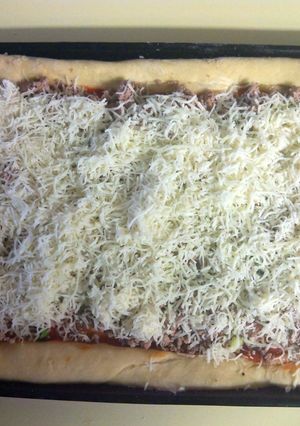 A picture of Rob's Green Onion Cheese in the crust Pizza.