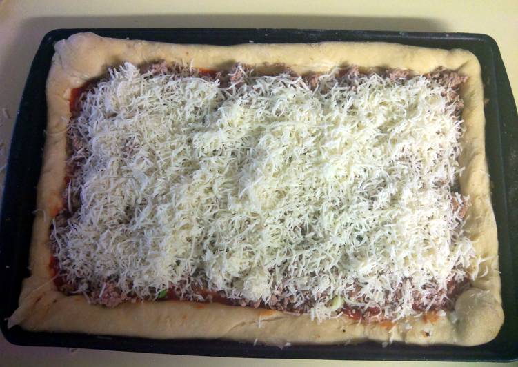 Recipe of Quick Rob&#39;s Green Onion Cheese in the crust Pizza
